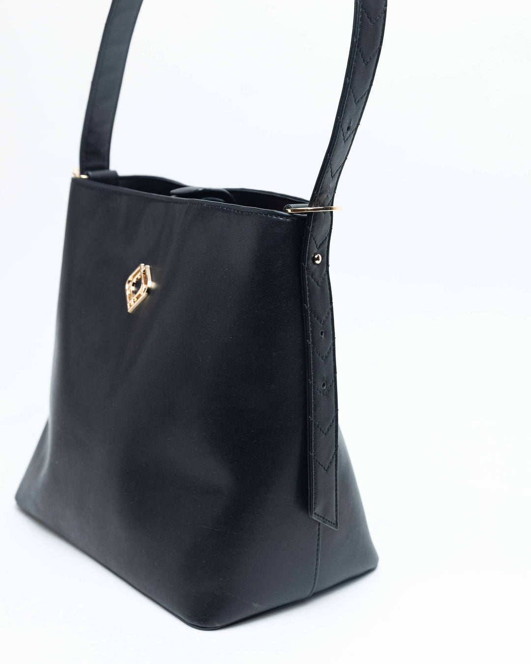 Bucketbag Nila Bamboo Leather Black