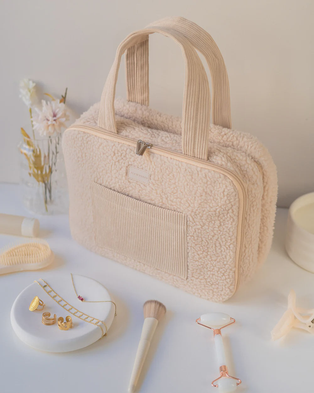 DEBBIE - Brown toiletry bag TEDDY with hanger