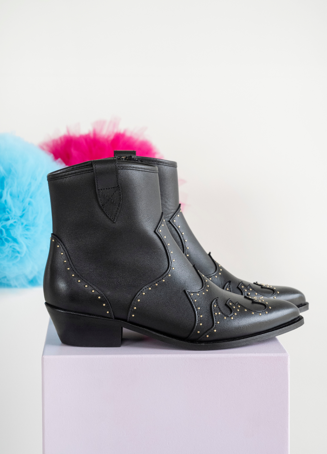 LYON studs Black