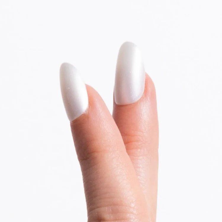 Freaky Nails Liquid Luxe Shimmer White Oval Press On Nagels